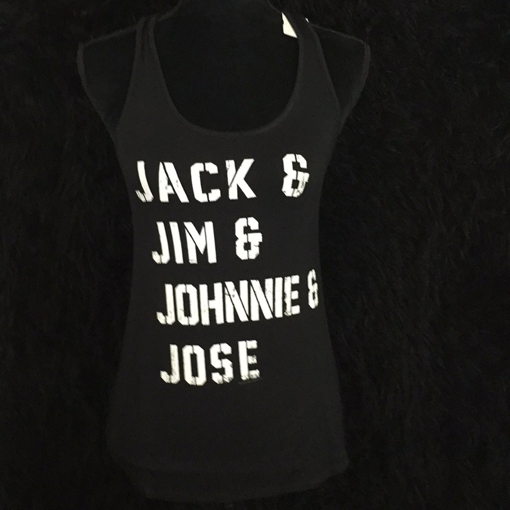 Graphic tank top in black size small🌹🌹🌹